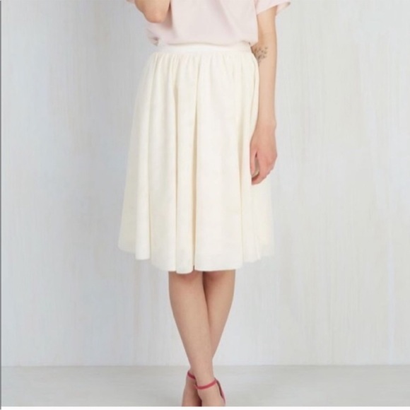 ModCloth Tulle of the Trade A-Line Skirt in Cream (XL) - Picture 1 of 8